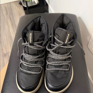Columbia Women's Black and Gray Winter Boots